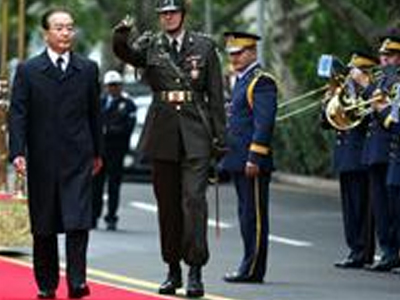 Το ένα «χτύπημα» πίσω από τ’ άλλο